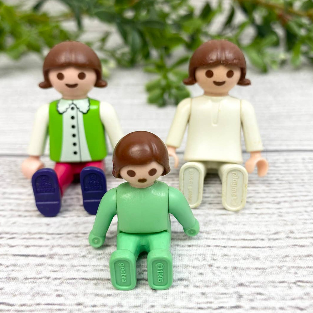 VNT GOOBRA 1995 and VNT Playmobil Figure Set of Three - Picture 3 of 8